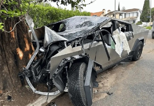 NBA Star’s Son Involved in Serious Tesla Cybertruck Crash, Showcasing Vehicle’s Safety Features