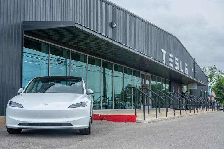 Third Point Adjusts U.S. Tech Giants Portfolio: Exits Tesla and Meta, Increases Nvidia Holdings