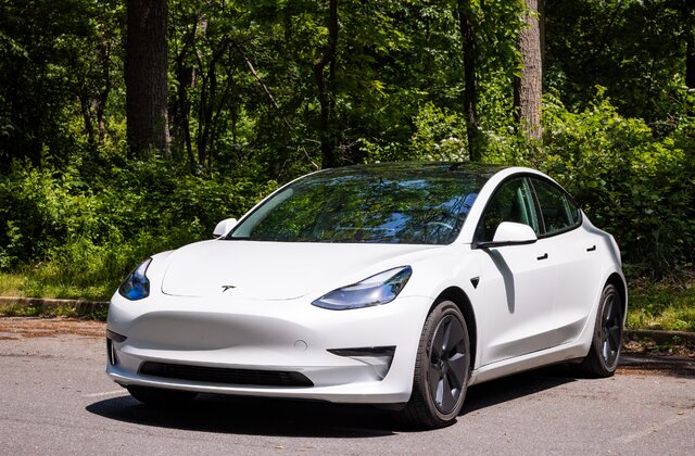 Tesla Model 3 Faces Potential Loss of $7,500 Tax Credit in 2024 Due to New Battery Rules in US